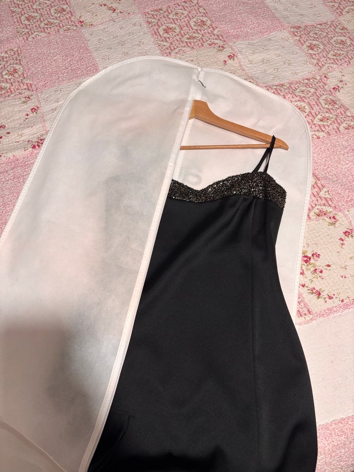 Siyah Straplez İnce Askılı Gotik Midi Elbise - Görsel 4