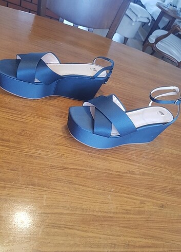 H&M sifor, dolgu topuklu sandalet