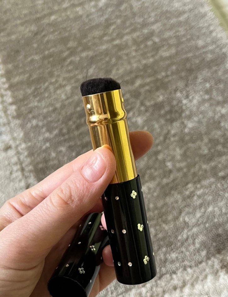 Parlak Siyah Makyaj Fırçası - Görsel 3