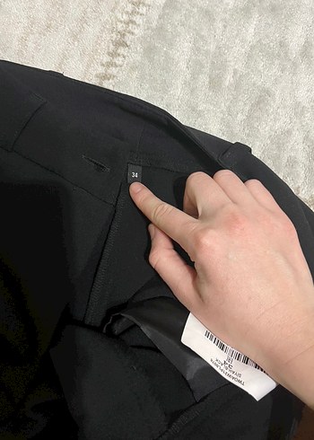 Kadın Siyah Piliseli Kumaş Pantolon - Görsel 4