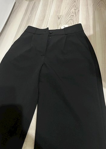 Kadın Siyah Piliseli Kumaş Pantolon - Görsel 2