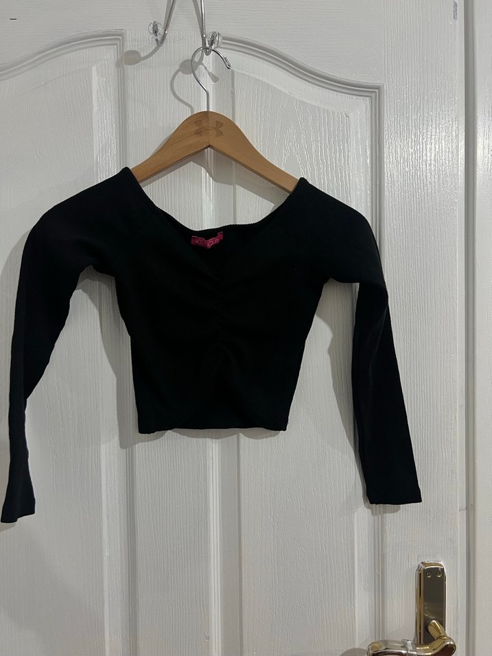 Siyah V Yaka Pileli Uzun Kollu Bluz - Görsel 2