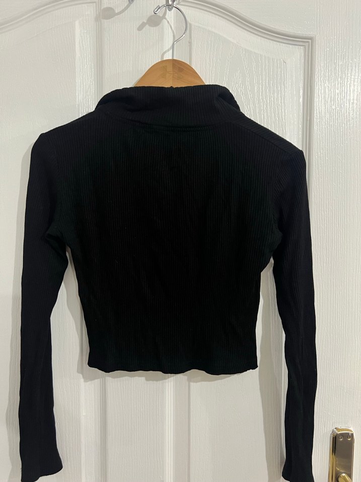 Siyah V yaka Uzun Kollu Crop Top - Görsel 2