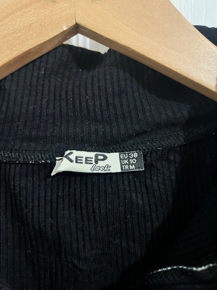 Siyah V yaka Uzun Kollu Crop Top - Görsel 3