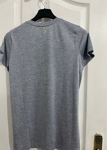 Gri V Yaka Kısa Kollu Spor Tişört - Görsel 2