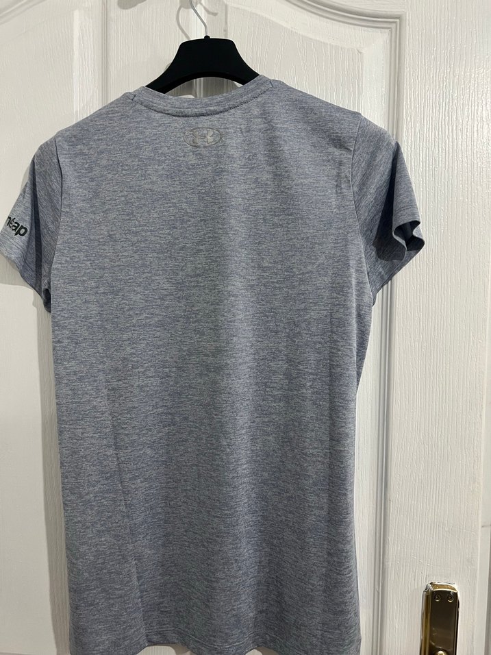 Gri V Yaka Kısa Kollu Spor Tişört - Görsel 2