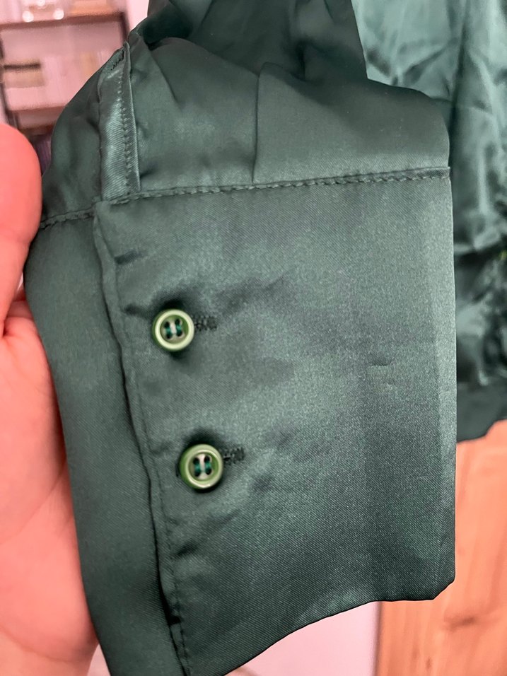 Uzun Kollu Yeşil Saten Kadın Gömlek - Görsel 2