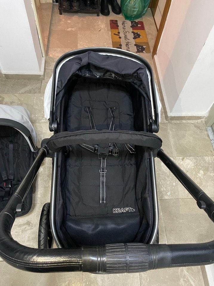 Gri ve Siyah Bebek Arabası - Görsel 2