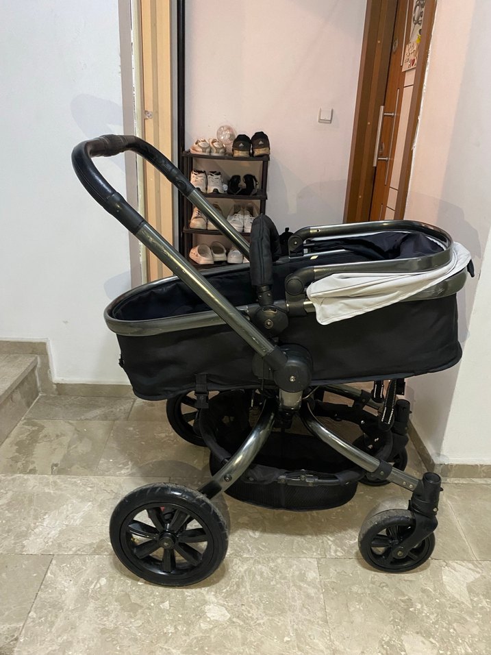 Gri ve Siyah Bebek Arabası - Görsel 5