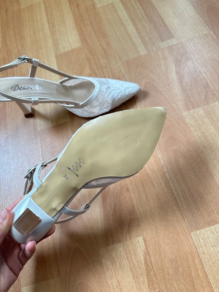 Dantel Detaylı Beyaz Stiletto Gelin Ayakkabısı - Görsel 2