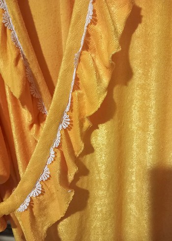 Uzun Sarı Bağcıklı Kadın Sabahlık - Görsel 3