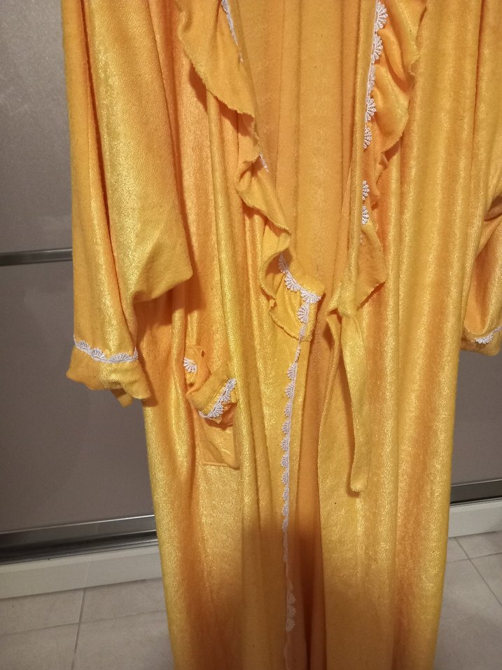 Uzun Sarı Bağcıklı Kadın Sabahlık - Görsel 2