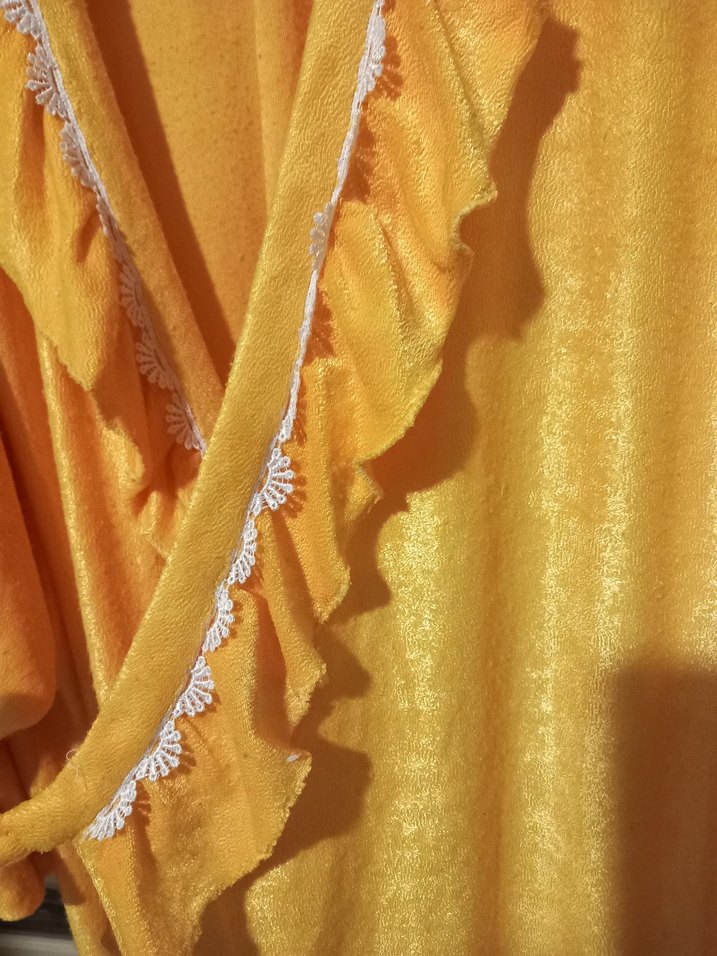 Uzun Sarı Bağcıklı Kadın Sabahlık - Görsel 3