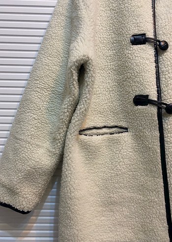 Peluş Düğmeli Beyaz Ceket - Görsel 2