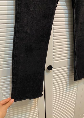 Siyah Kemer Detaylı Kadın Jean - Görsel 3