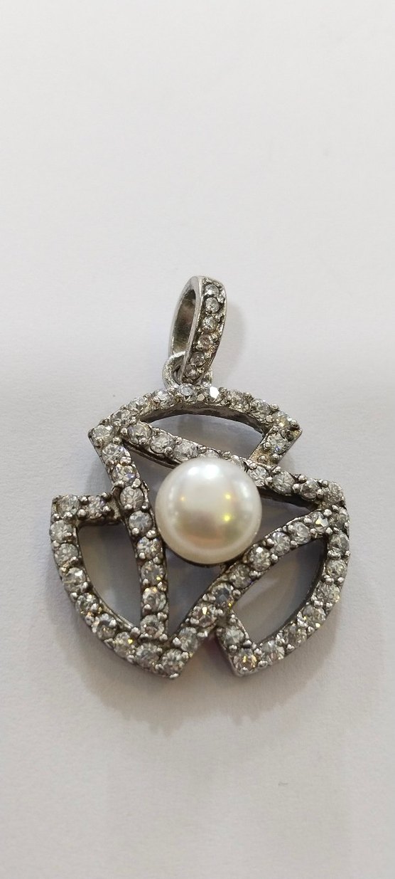 İnci ve Taş Detaylı Gri Çiçekli Kolye Ucu - Görsel 2