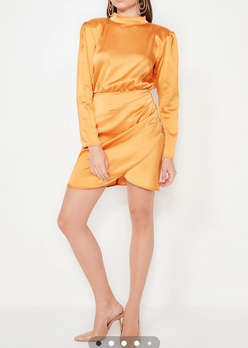 Drapeli Yüksek Yakalı Kadın Elbise - Görsel 5