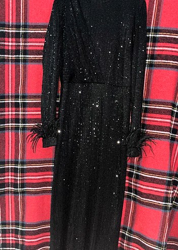 Tüy Detaylı Siyah Uzun Kollu Uzun Abiye Elbise - Görsel 2