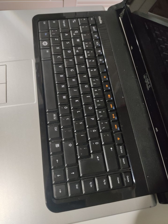 Siyah Dell Dizüstü Bilgisayar - Görsel 2