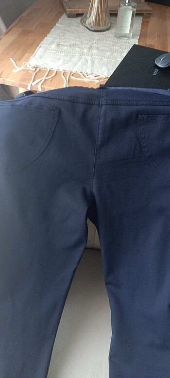42 Beden Lacivert kumaş pantolon .orijinaldir.boynerden alindi