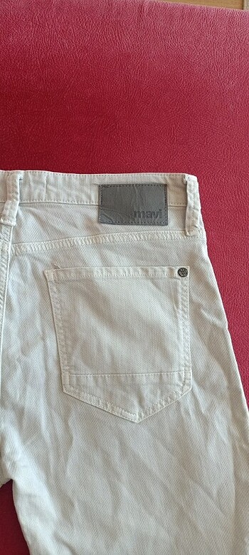 32 Beden Mavi Jean pantolon orjinaldir