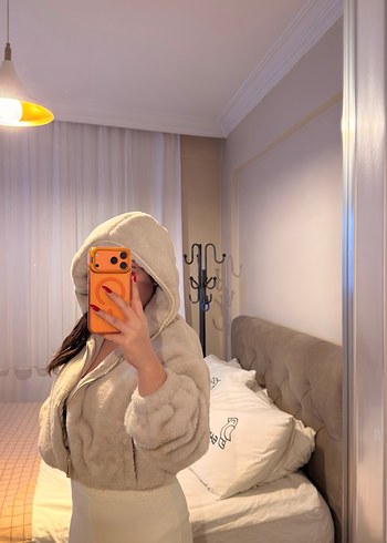 Kadın Bej Peluş Kısa Kışlık Mont - Görsel 3