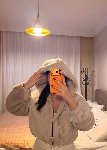 Kadın Bej Peluş Kısa Kışlık Mont - Görsel 2