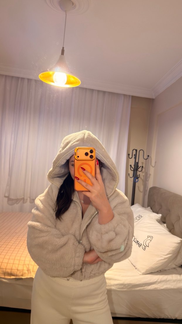 Kadın Bej Peluş Kısa Kışlık Mont - Görsel 4