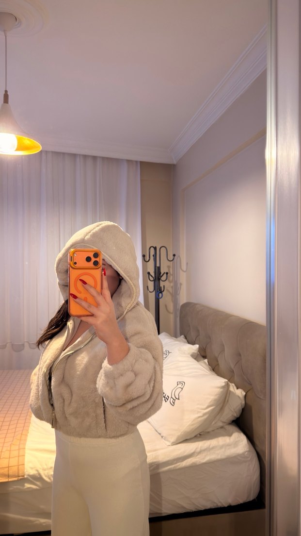 Kadın Bej Peluş Kısa Kışlık Mont - Görsel 3