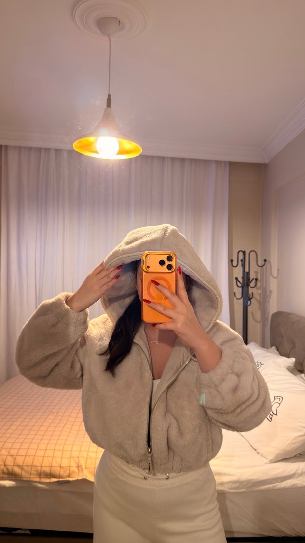 Kadın Bej Peluş Kısa Kışlık Mont - Görsel 2