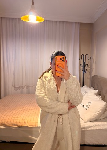 Beyaz Kadın Midi Boy Kabarık Kışlık Mont - Görsel 2