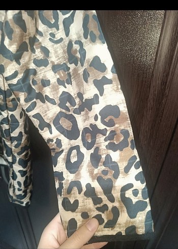 Düğmeli Leopar Desenli Kadın Ceket - Görsel 3