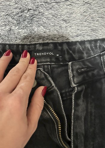 Siyah Yırtık Detaylı Salaş  Kot Pantolon - Görsel 2