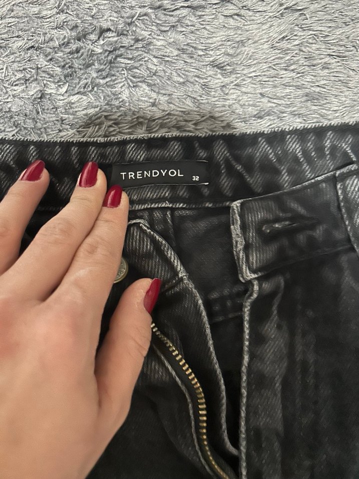 Siyah Yırtık Detaylı Salaş  Kot Pantolon - Görsel 2