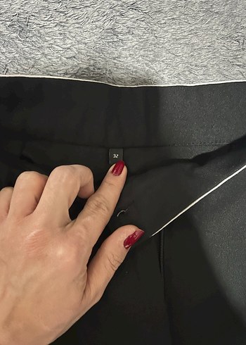 Kadın Siyah Kumaş Kemerli Pantolon - Görsel 2