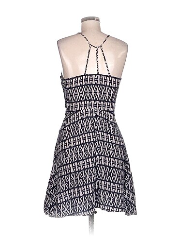 34 Beden H&M Kısa Elbise %70 İndirimli.