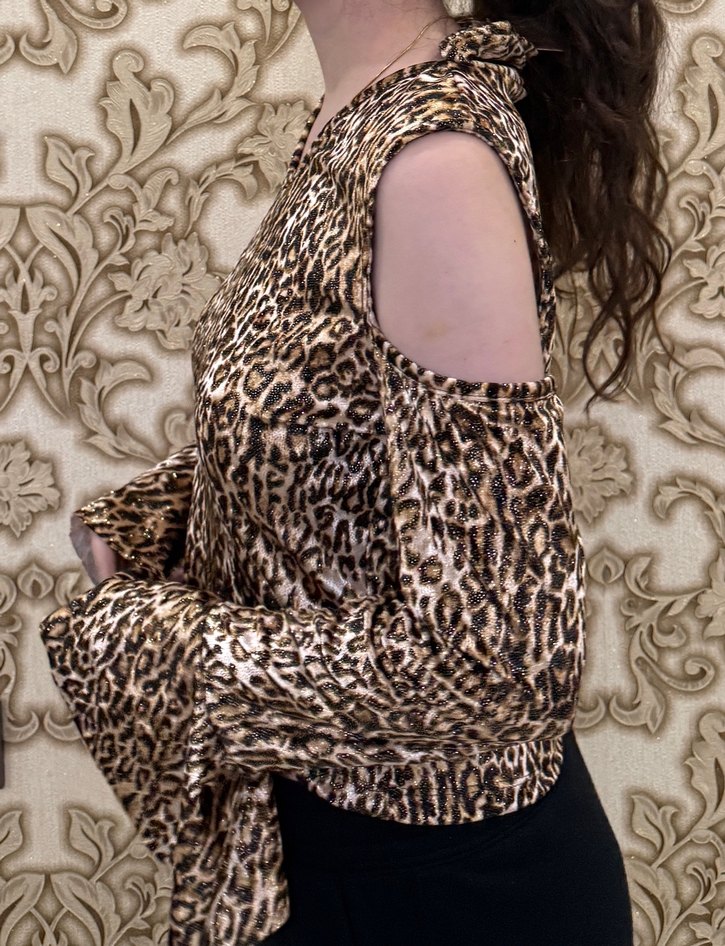 Leopar Desenli V Yaka Kadın Bluz - Görsel 2