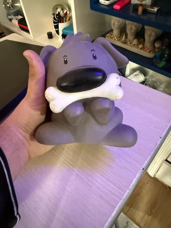 Kemik Tutan Gri Köpek Figürü - Görsel 3