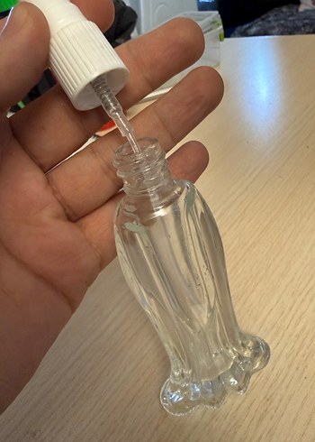 Şeffaf Kadın Parfüm Şişesi - Görsel 3