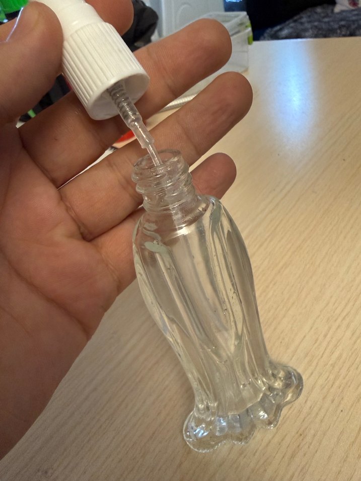 Şeffaf Kadın Parfüm Şişesi - Görsel 3