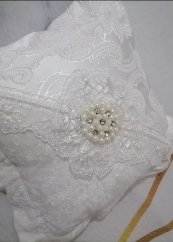 Nakışlı Beyaz Yatak Örtüsü - Görsel 2