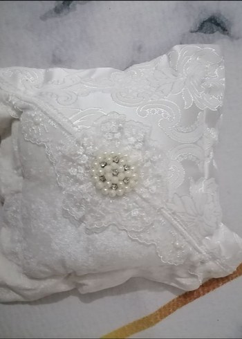 Nakışlı Beyaz Yatak Örtüsü - Görsel 3