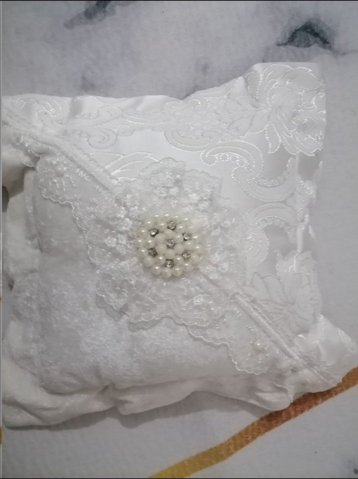Nakışlı Beyaz Yatak Örtüsü - Görsel 3