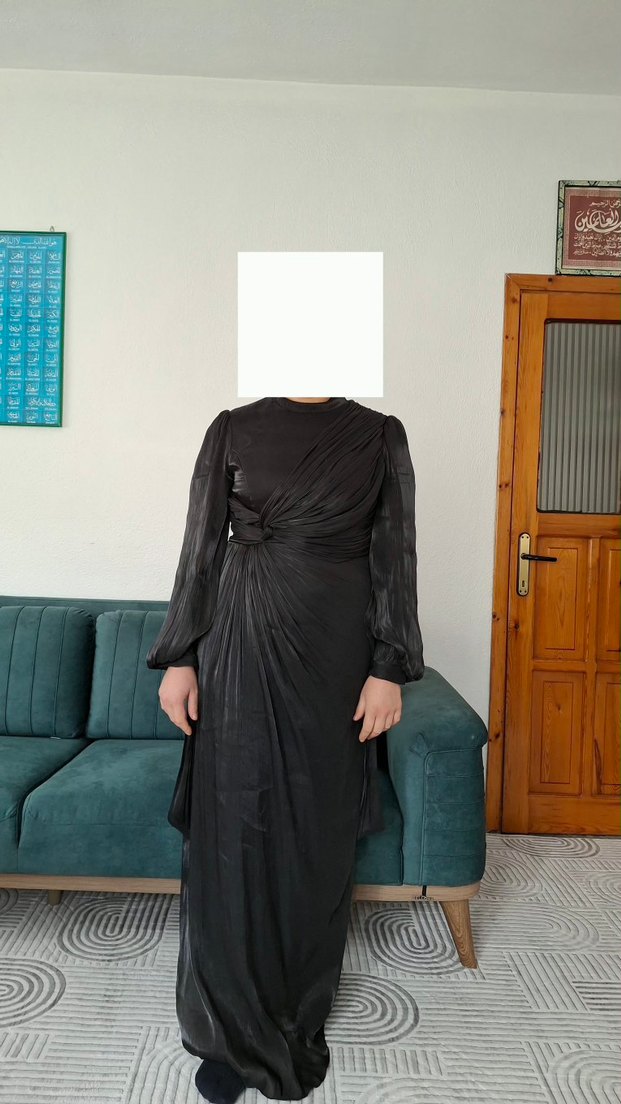 Siyah Uzun Kollu Drapeli Uzun Elbise - Görsel 2