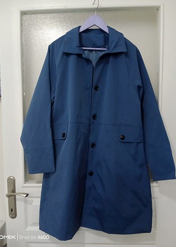 Düğmeli Uzun Mavi Kadın Trençkot - Görsel 3