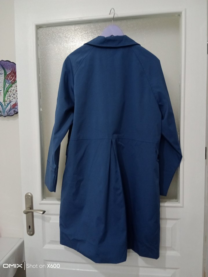 Düğmeli Uzun Mavi Kadın Trençkot - Görsel 4