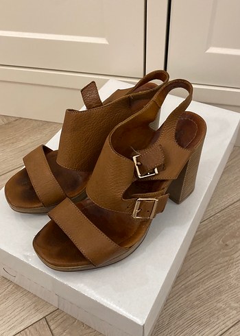 Taba Deri Kadın Gerçek Deri Topuklu Sandalet - Görsel 3