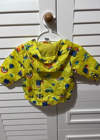 LCW Sarı Kapüşonlu Erkek Çocuk Baskılı Yağmurluk - Görsel 2