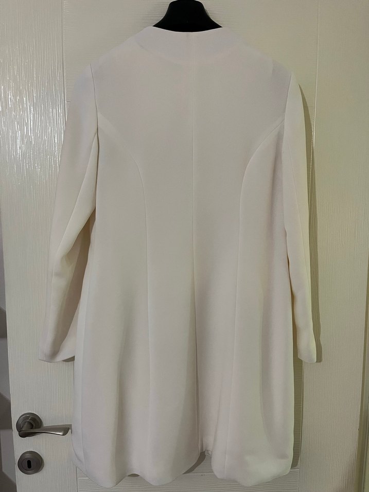 Nakış Detaylı Beyaz Tesettür Ceket - Görsel 5