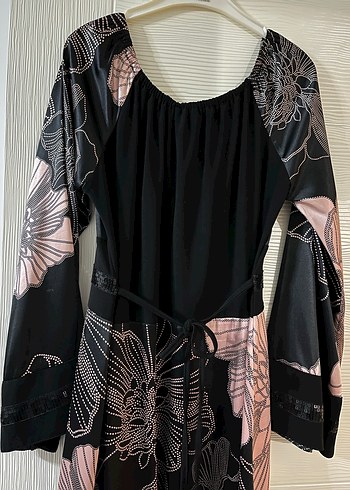 Saten çiçekli kısa abiye elbise - Görsel 2